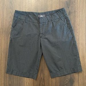 Junior’s Nollie Grey Stripe Dress Shorts Sz 1
